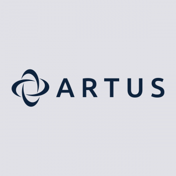 ARTUS Schriftzug mit Logo blaue schrift auf weißen Hintergrund